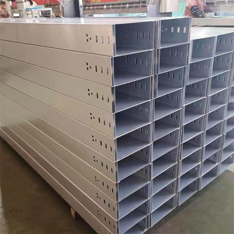 <b>槽式电缆桥架</b>