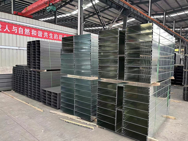 <b>槽式电缆桥架</b>